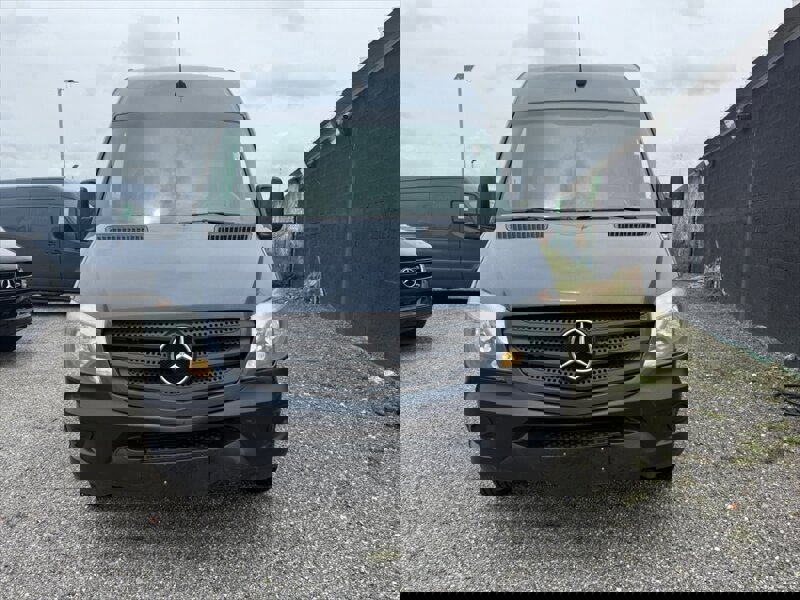 Used 2018 Mercedes-Benz Sprinter 2500 image 2