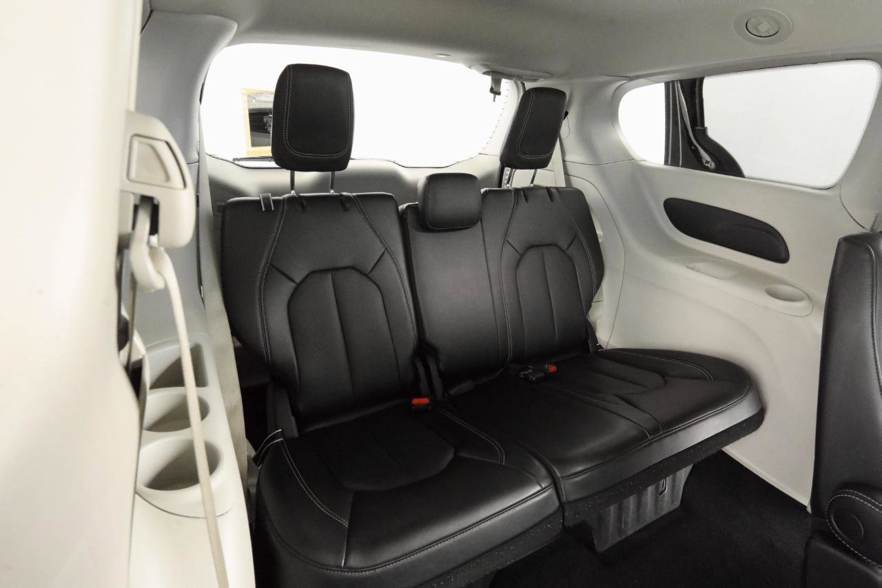 Used 2023 Chrysler Pacifica Touring-L image 29
