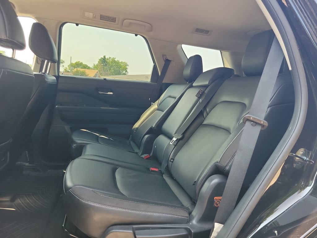 Used 2022 Nissan Pathfinder SL AWD/4WD image 9