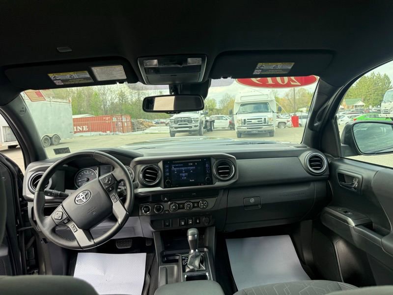 Used 2019 Toyota Tacoma TRD Sport image 12