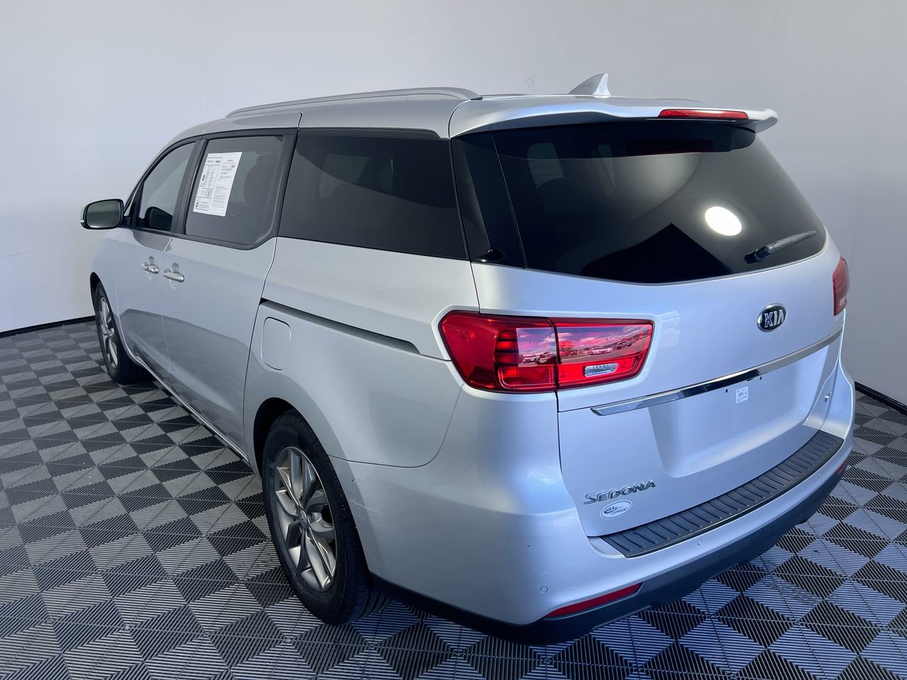 Used 2021 Kia Sedona EX FWD image 5