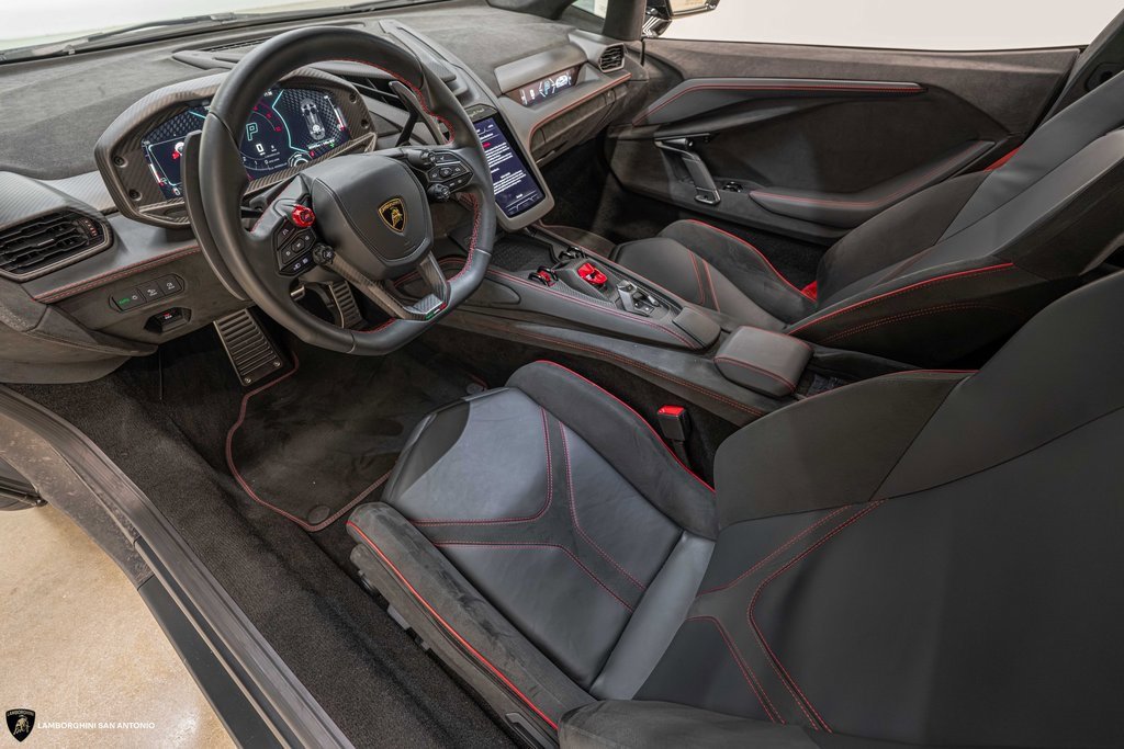Used 2024 Lamborghini Revuelto image 29