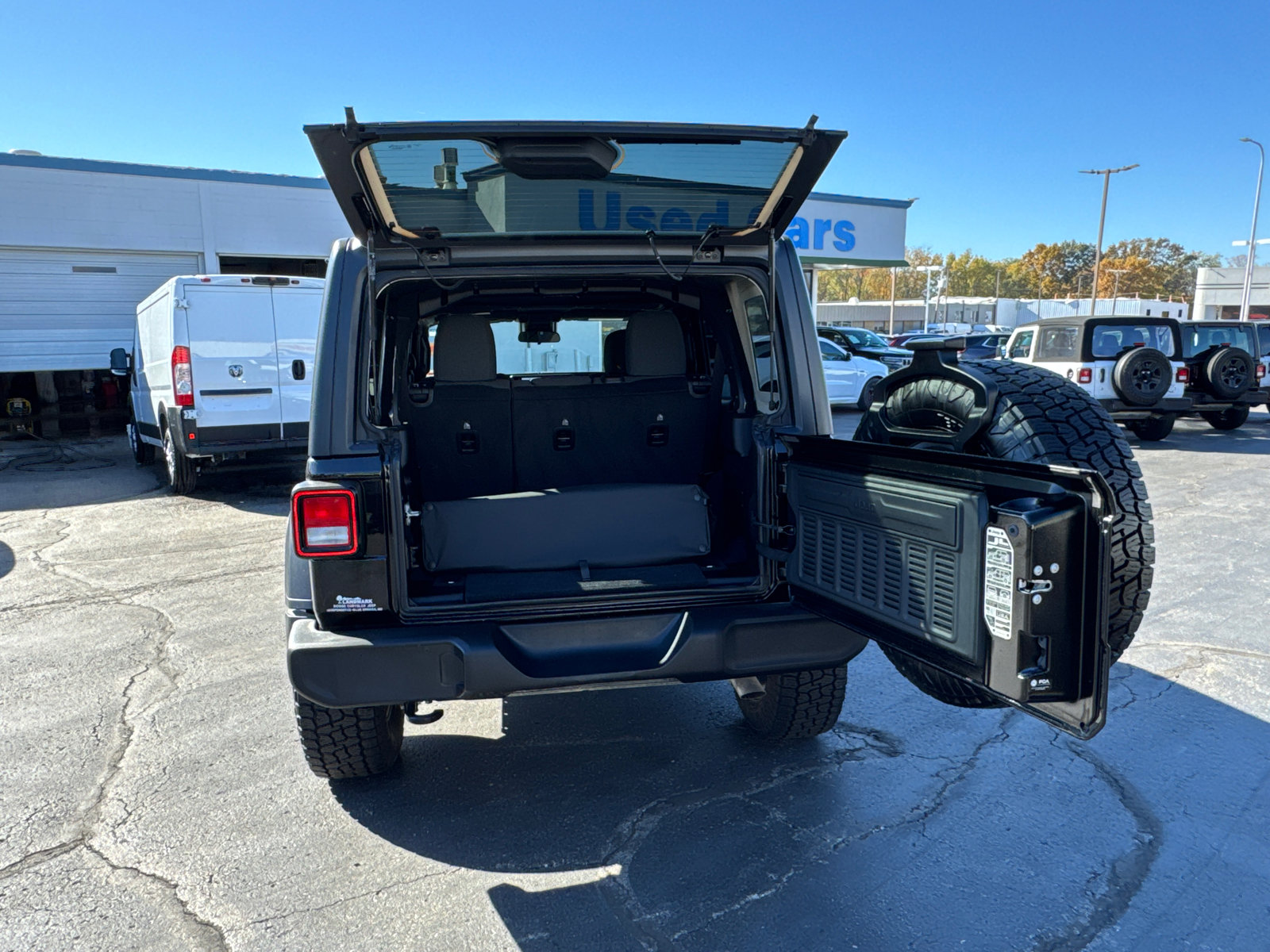 Used 2025 Jeep Wrangler Sport S image 19