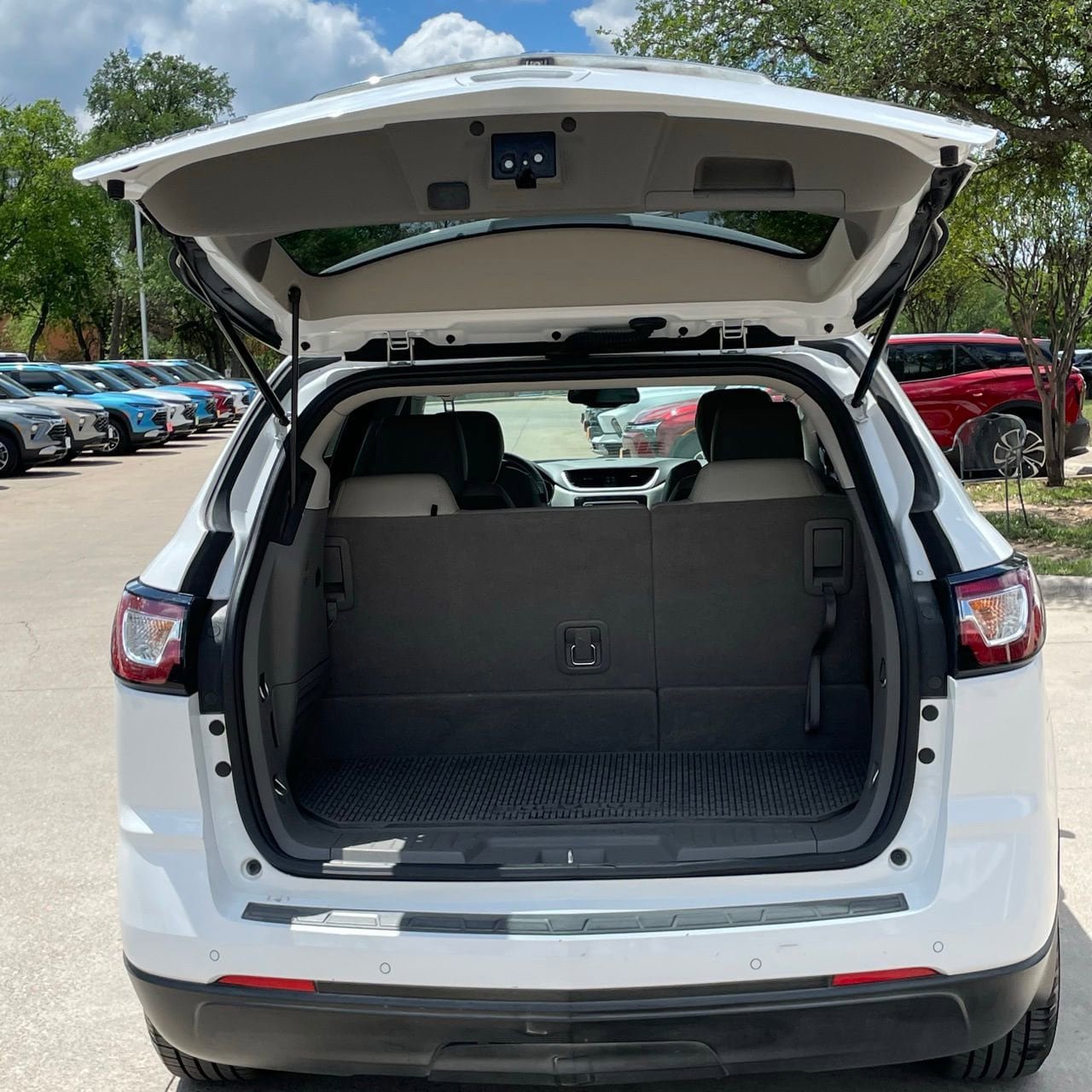 Used 2017 Chevrolet Traverse LT FWD image 24