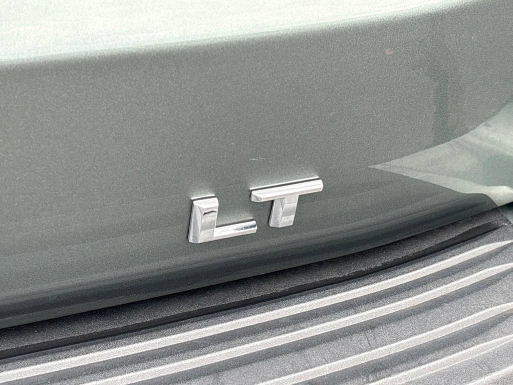 Used 2024 Chevrolet Suburban LT RWD image 25