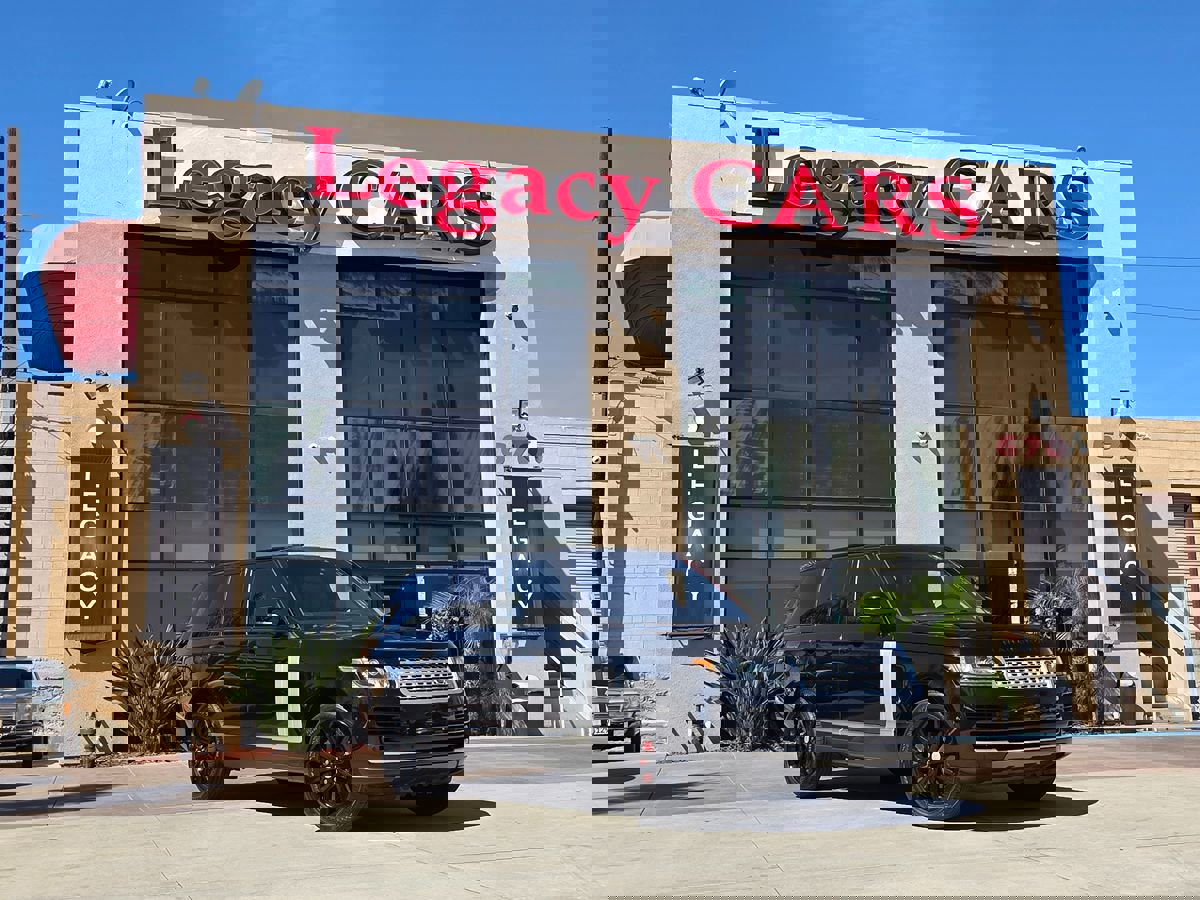 Used 2017 Land Rover Range Rover HSE image 2