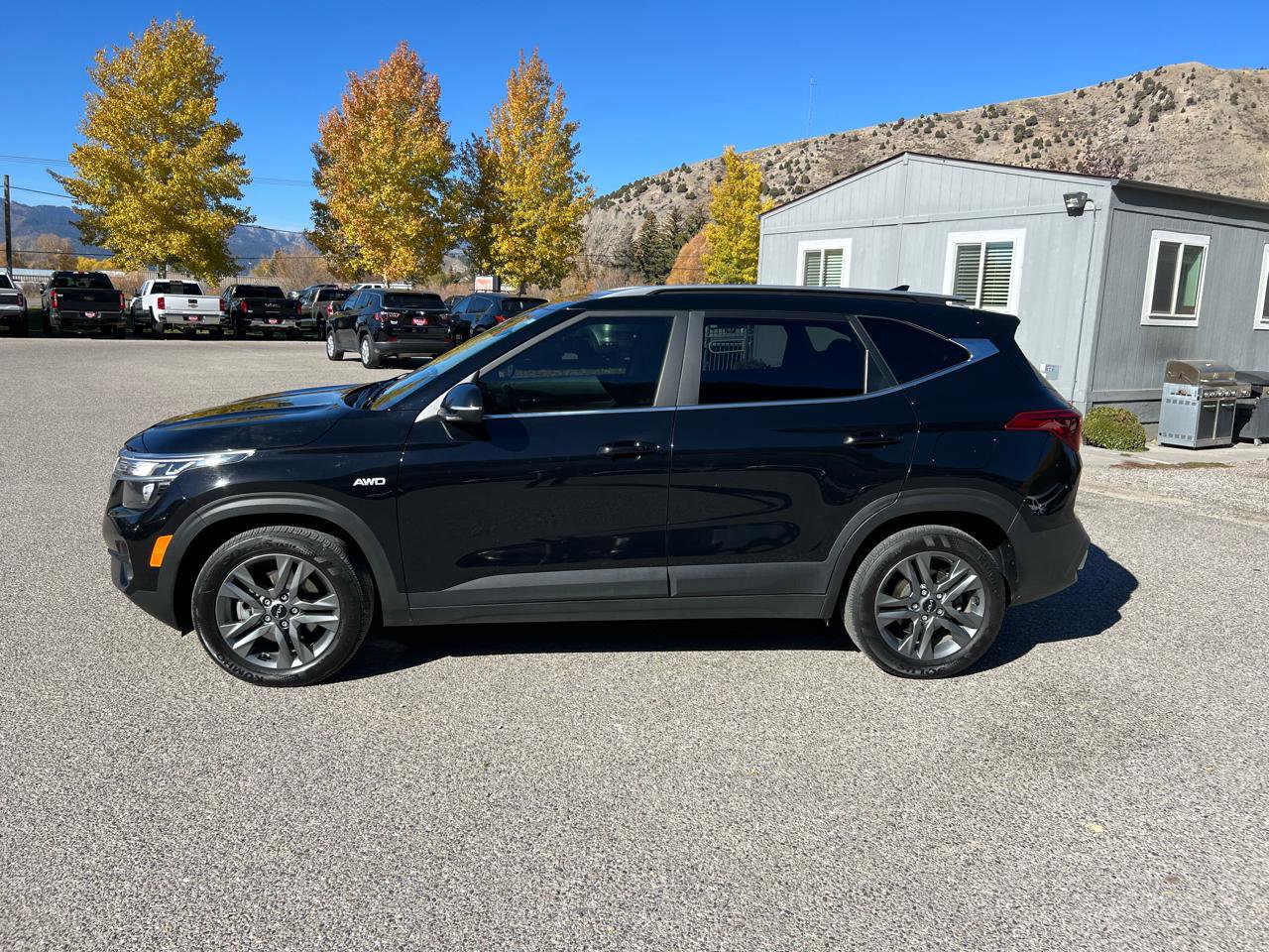 Used 2023 Kia Seltos S w/ Navigation Package image 2