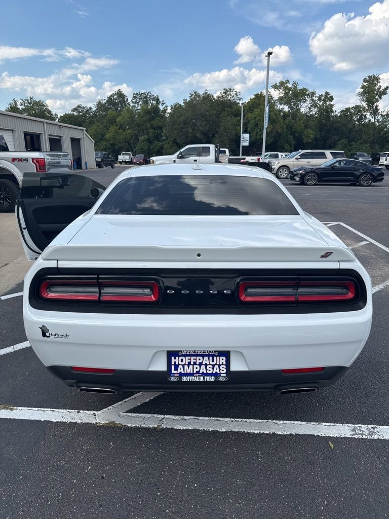 Used 2023 Dodge Challenger SXT image 2