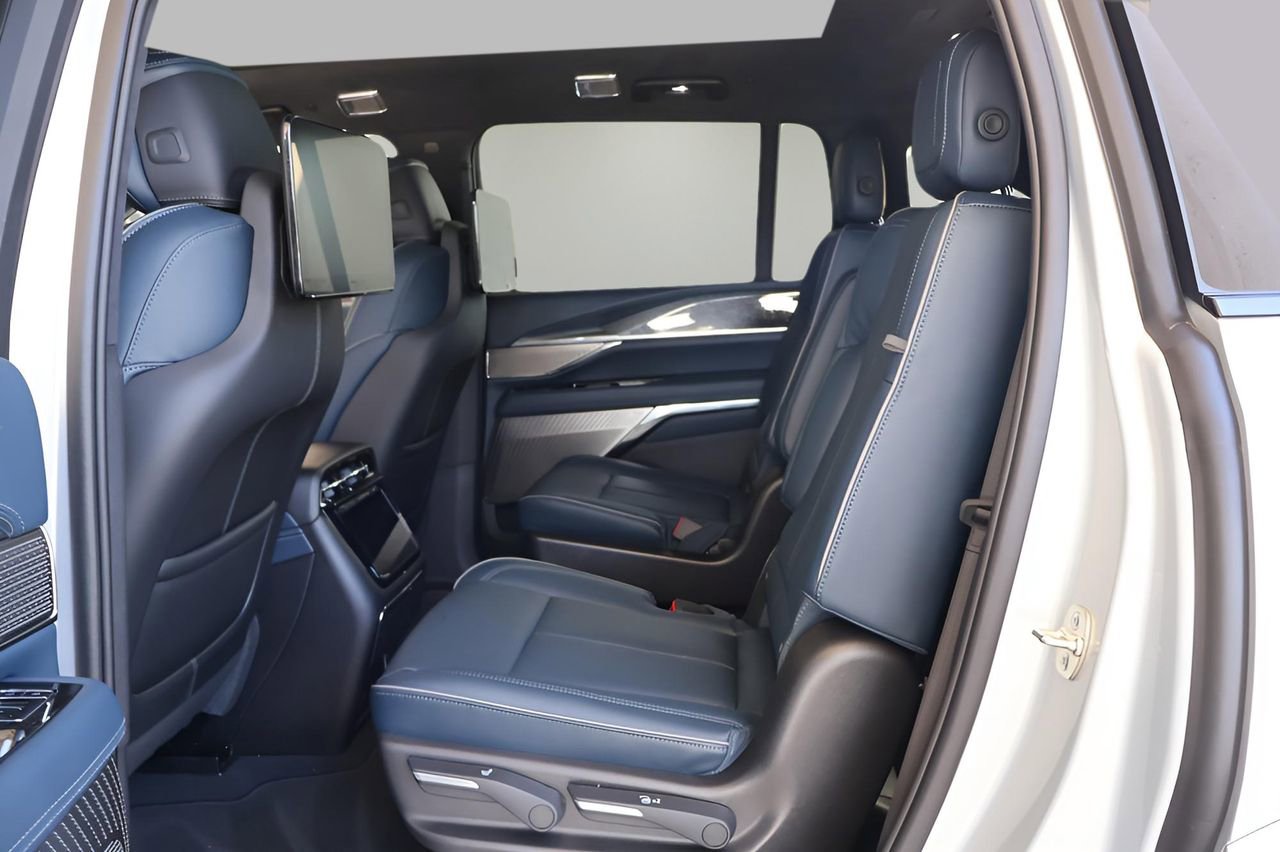 New 2025 Cadillac Escalade IQ Luxury 2 AWD/4WD image 14