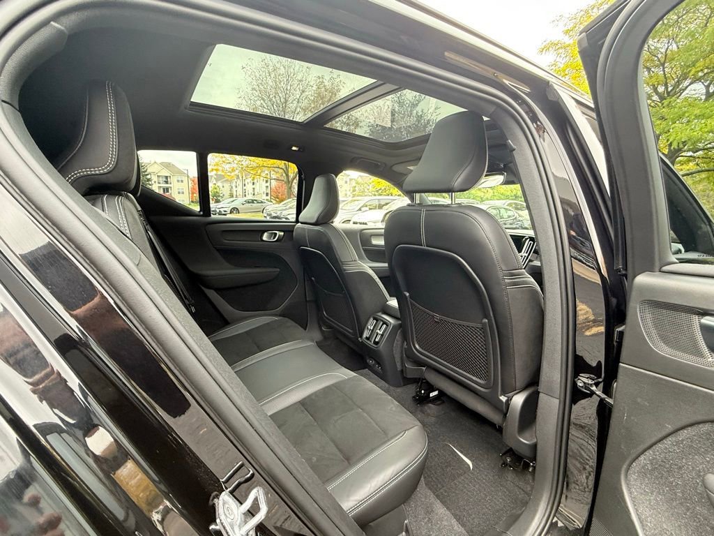 Used 2021 Volvo XC40 P8 Recharge w/ Advanced Package image 26