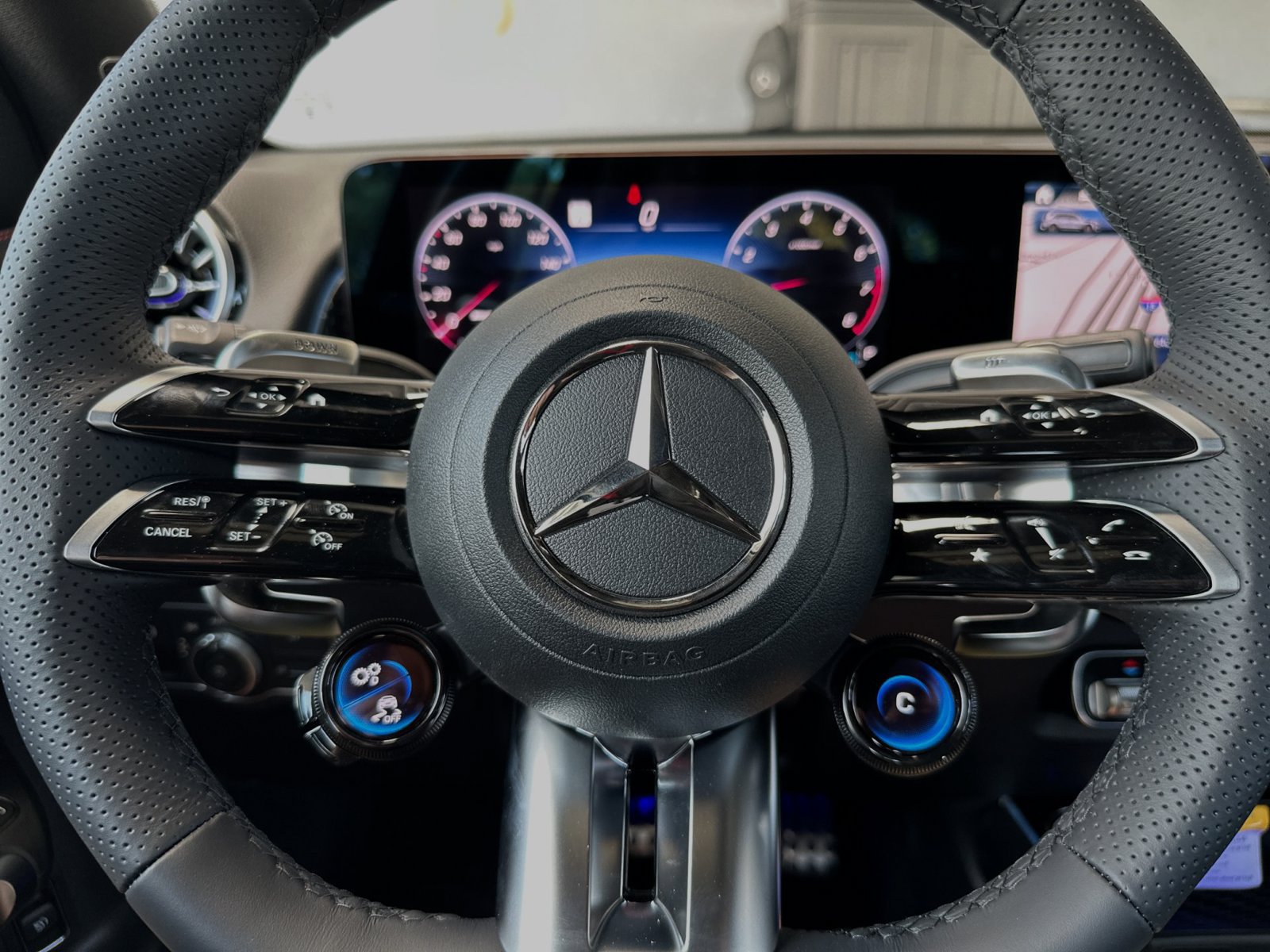 Used 2025 Mercedes-Benz GLB 35 AMG 4MATIC image 26