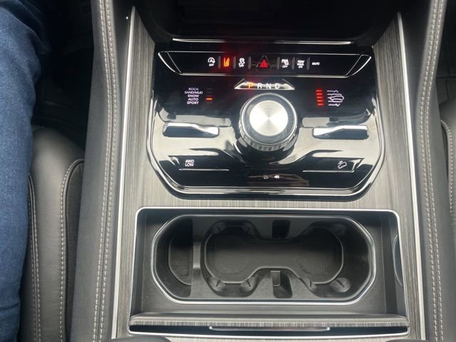 Used 2023 Jeep Wagoneer Series III w/ Preferred Equipment Group image 26