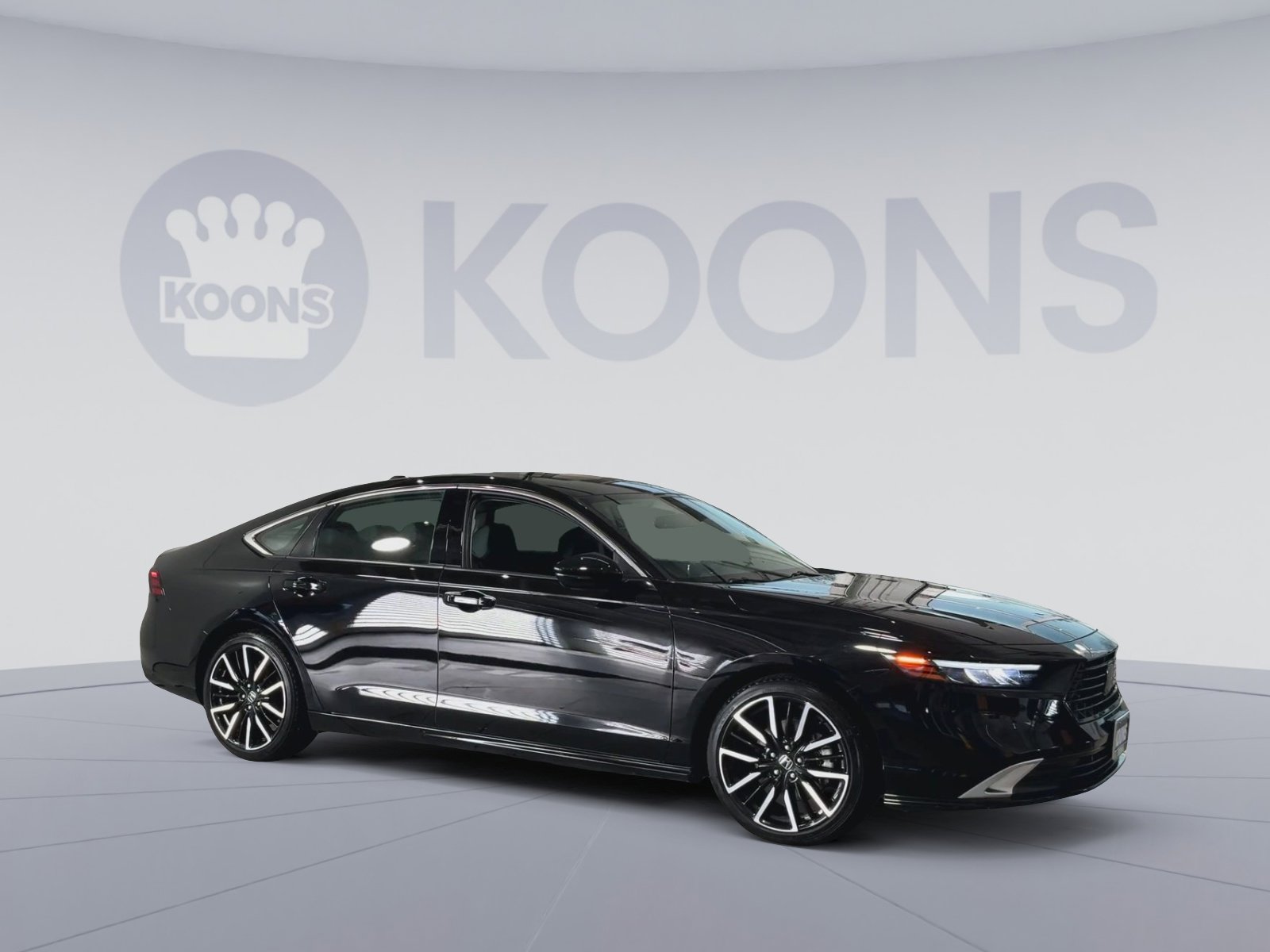 Used 2023 Honda Accord Touring image 2
