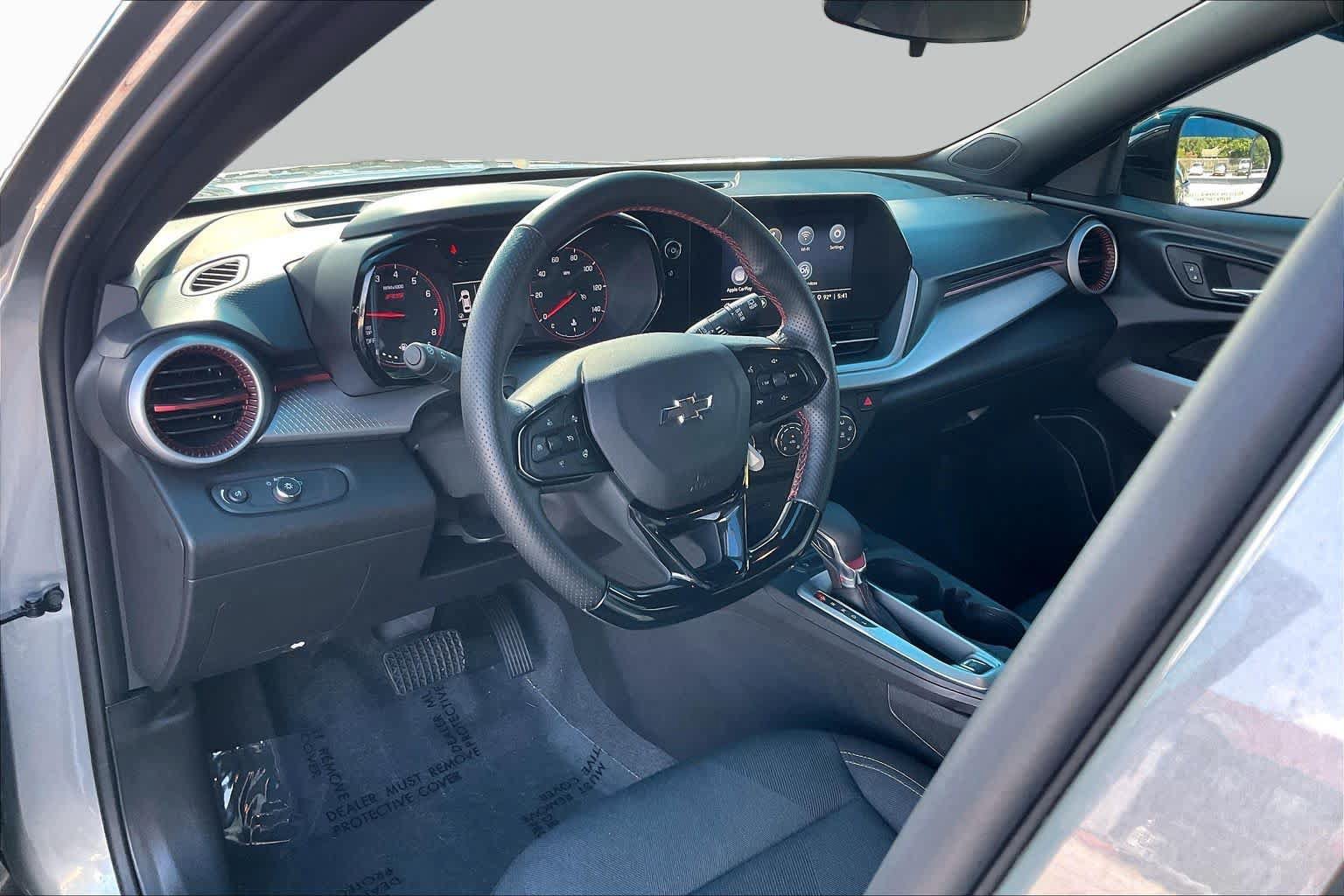 Used 2026 Chevrolet Trax RS w/ Sunroof Package FWD image 17