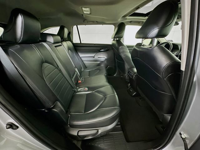 Certified 2023 Toyota Highlander XLE image 29