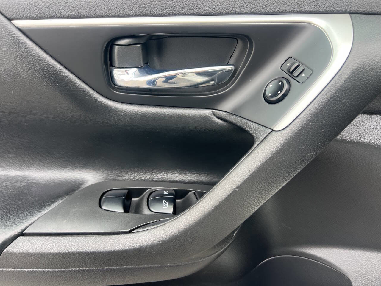 Used 2016 Nissan Altima 2.5 SV w/ Convenience Package image 16