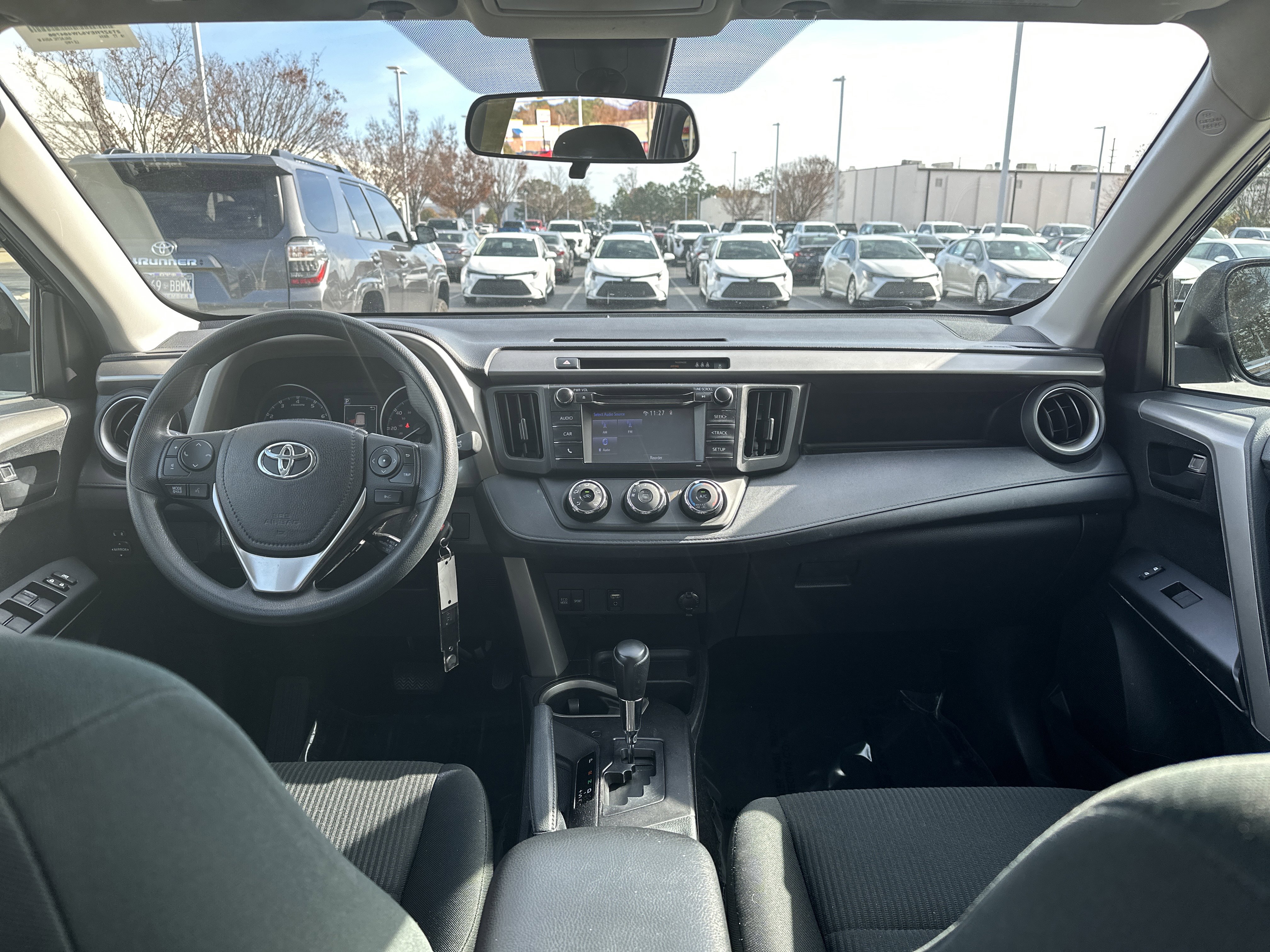 Used 2018 Toyota RAV4 LE image 28