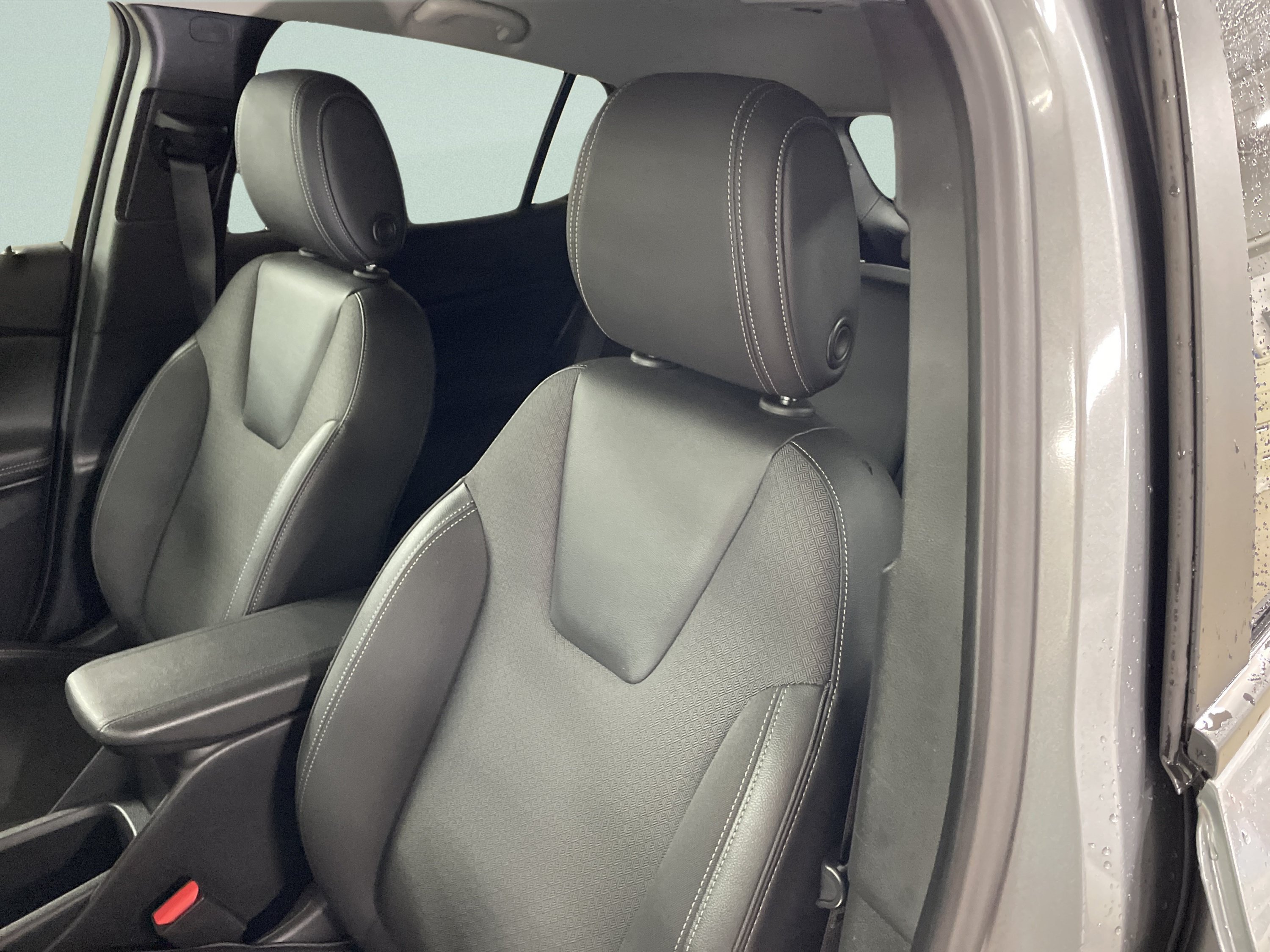Used 2025 Buick Encore GX Preferred AWD/4WD image 14