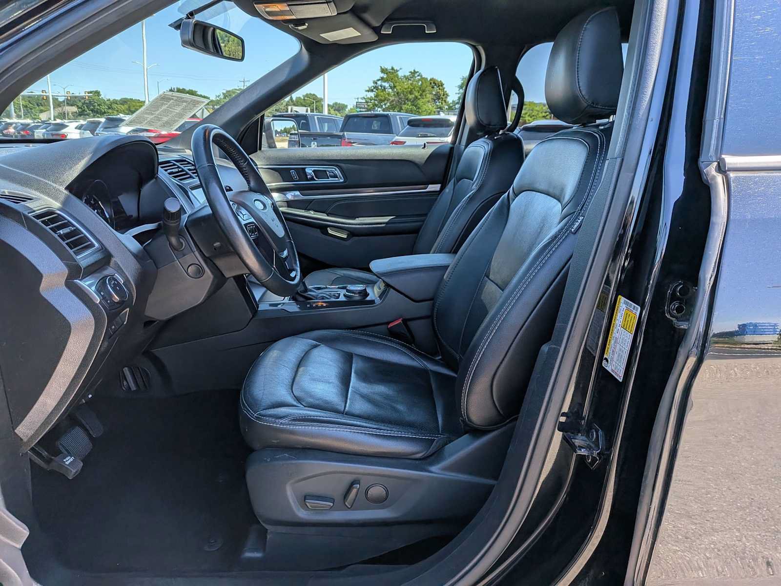 Used 2019 Ford Explorer Limited w/ Class III Trailer Tow Package AWD/4WD image 14