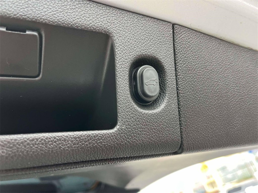 Used 2018 GMC Yukon SLT w/ HD Trailering Package image 19