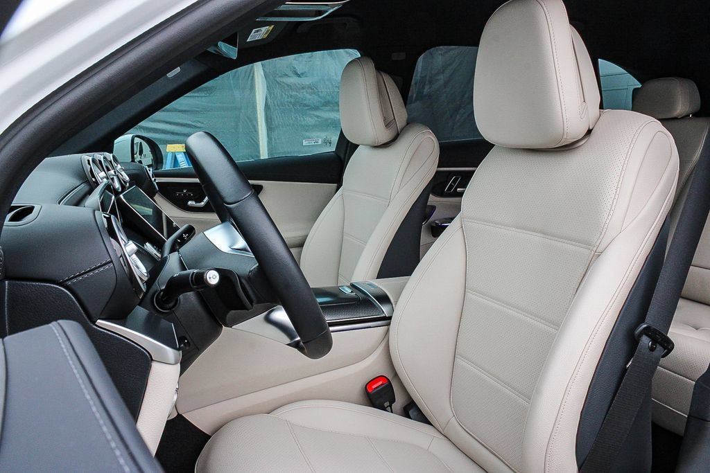 Used 2025 Mercedes-Benz GLC 300 4MATIC image 18