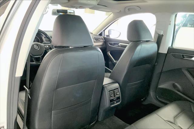 Used 2018 Volkswagen Passat 2.0T SE FWD image 11