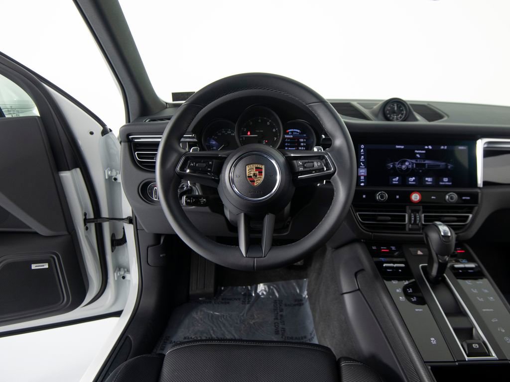 Certified 2025 Porsche Macan image 18