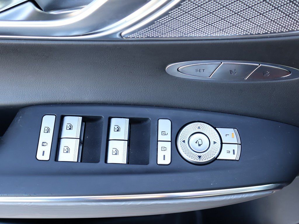 Used 2023 Genesis GV70 2.5T w/ Advanced Package image 47