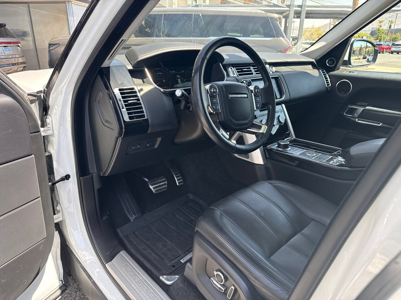 Used 2016 Land Rover Range Rover Supercharged AWD/4WD image 9