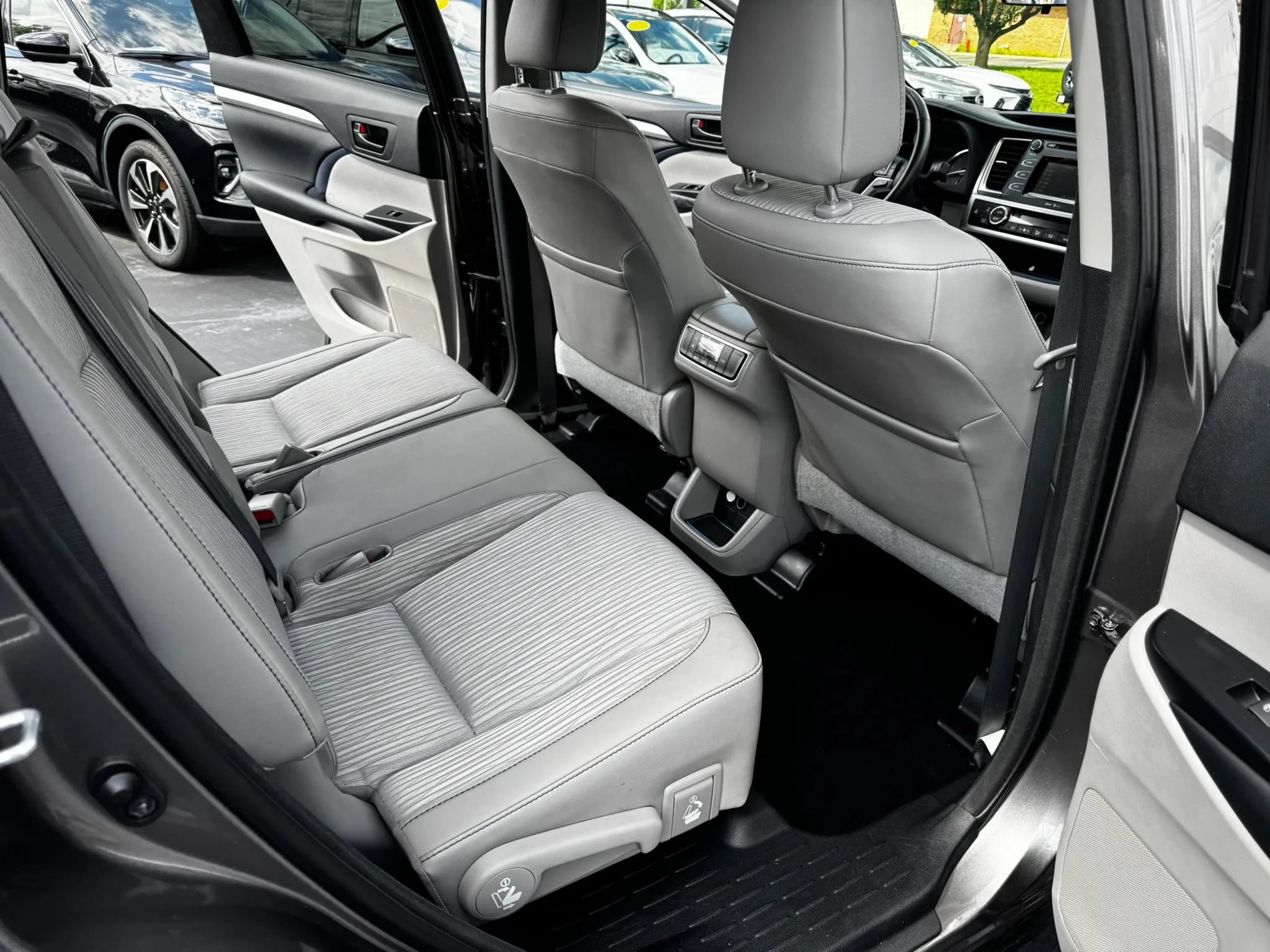 Used 2015 Toyota Highlander Plus AWD/4WD image 14