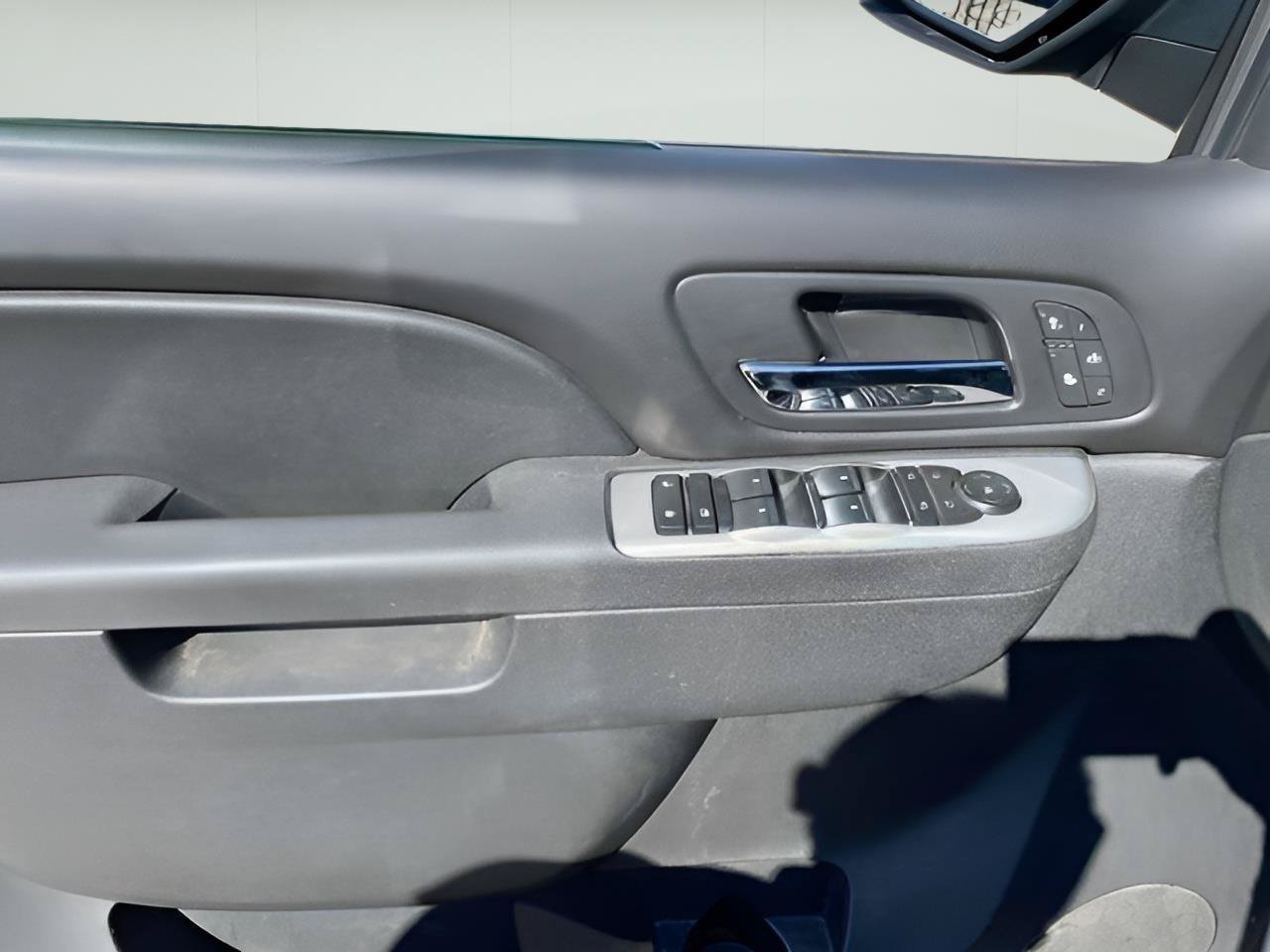 Used 2011 Chevrolet Tahoe LT w/ Luxury Package AWD/4WD image 17