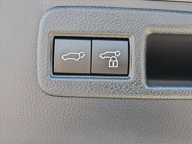 Certified 2023 Toyota Venza XLE AWD/4WD image 7