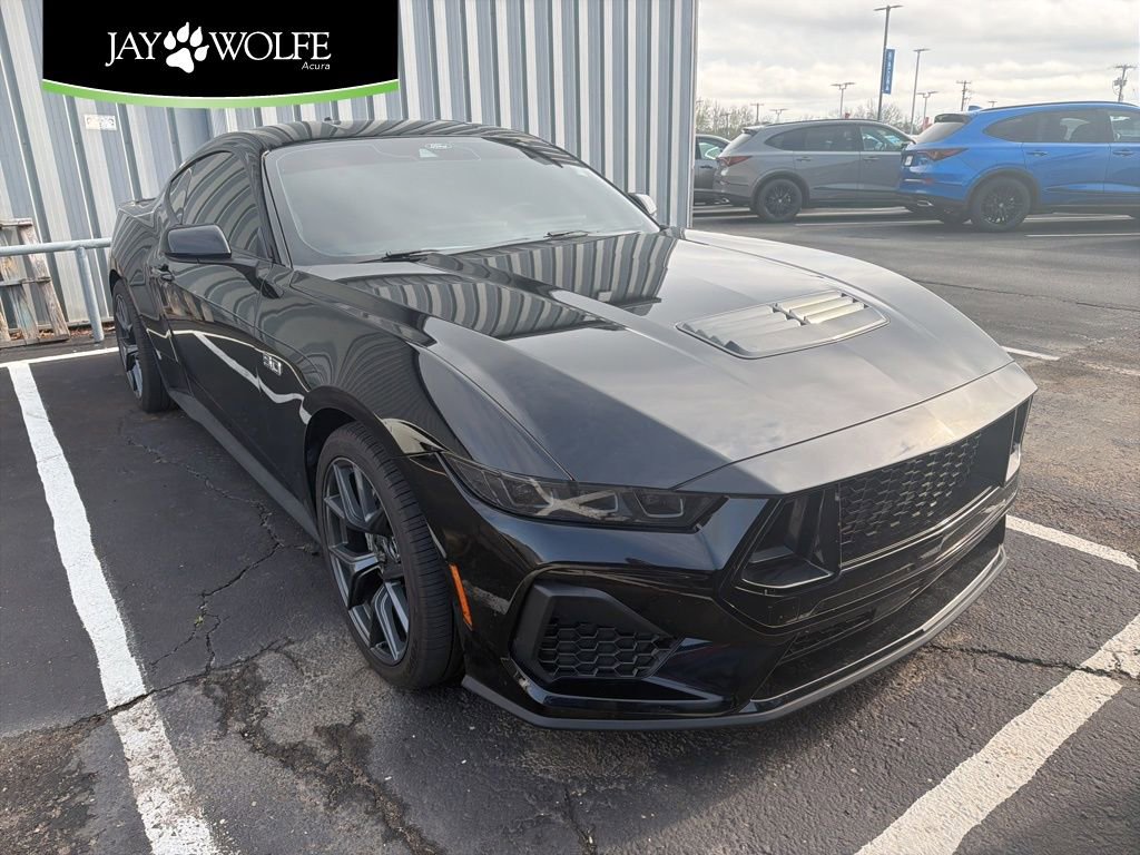 Used 2025 Ford Mustang GT image 1