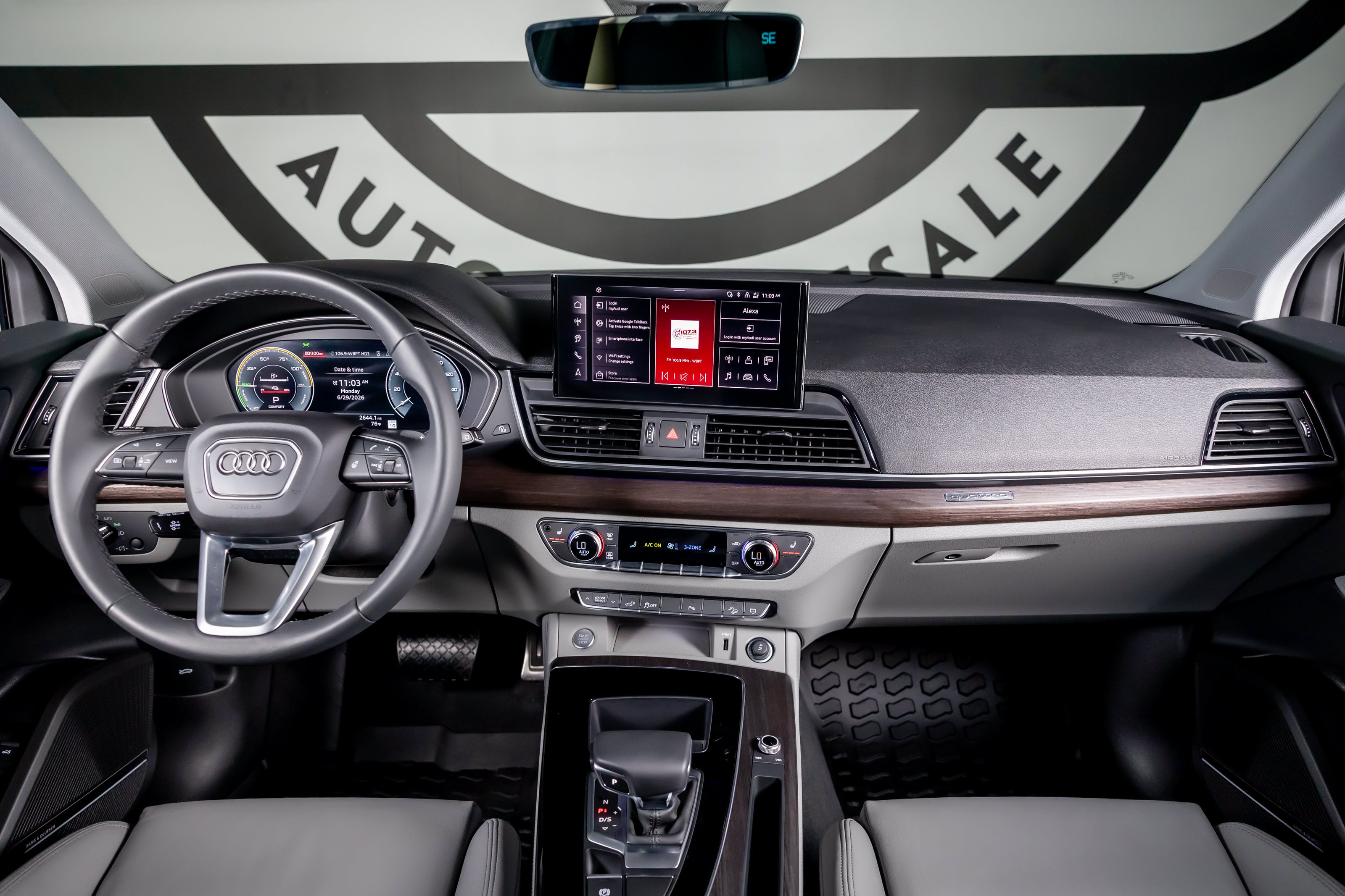 Used 2025 Audi Q5 e Premium Plus w/ Premium Plus Package AWD/4WD image 3