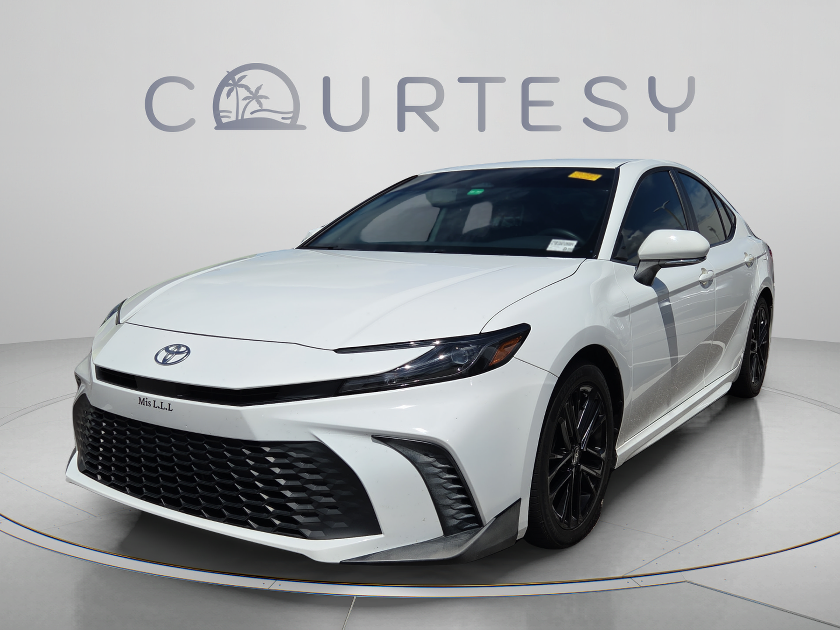 Certified 2025 Toyota Camry SE FWD image 1