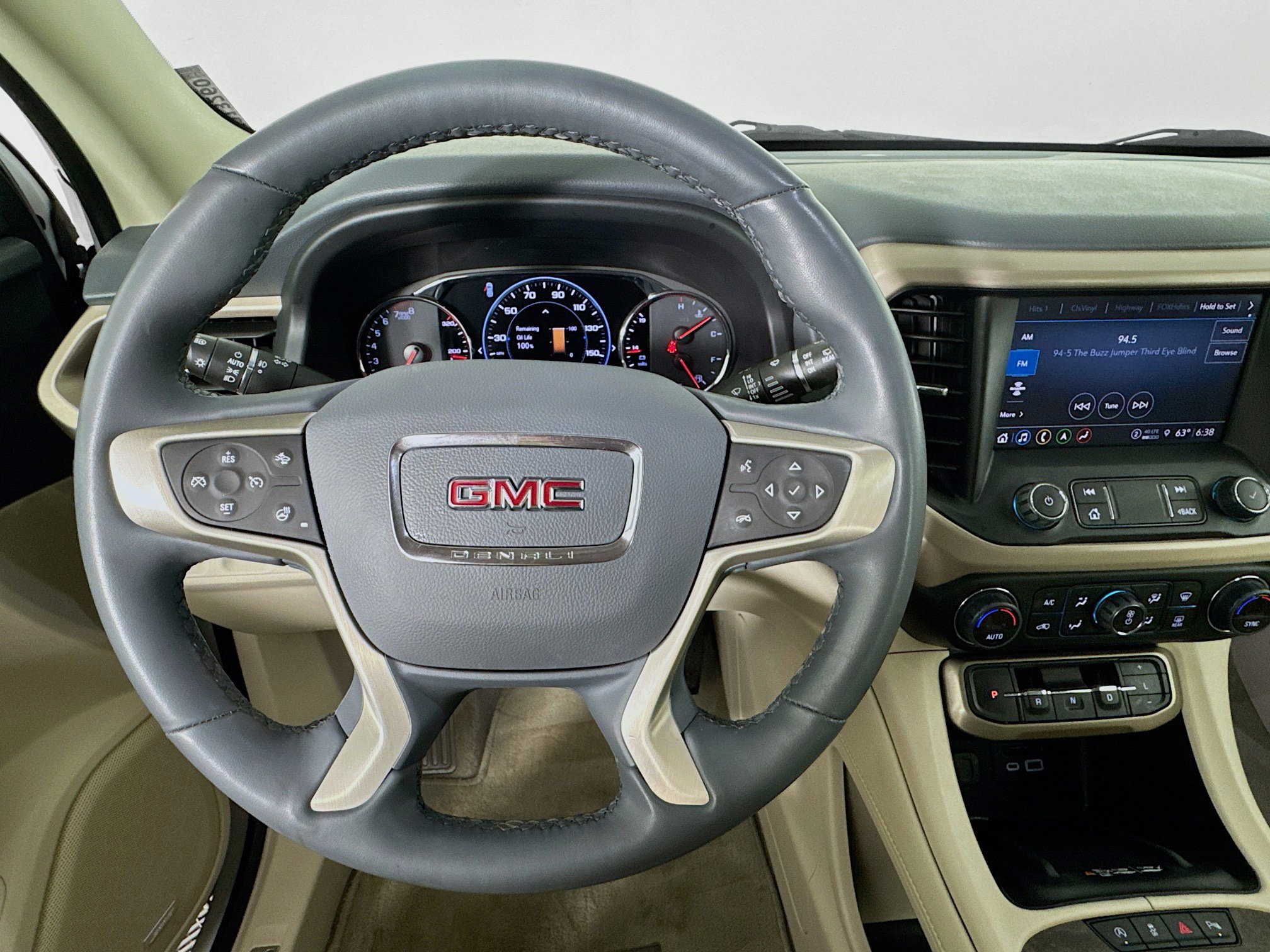 Used 2023 GMC Acadia Denali AWD/4WD image 11