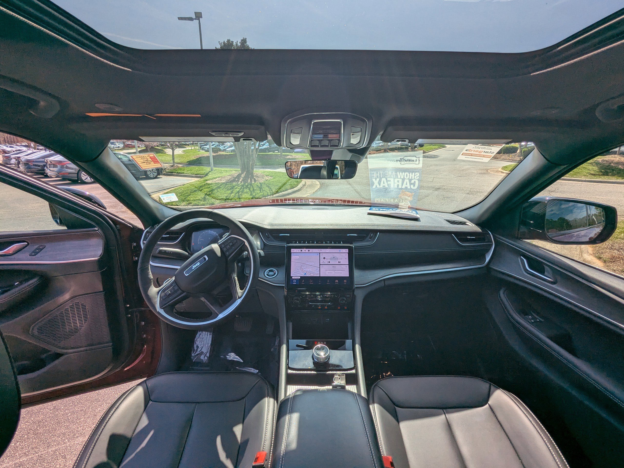 Certified 2025 Jeep Grand Cherokee Limited w/ Black Appearance Package image 12