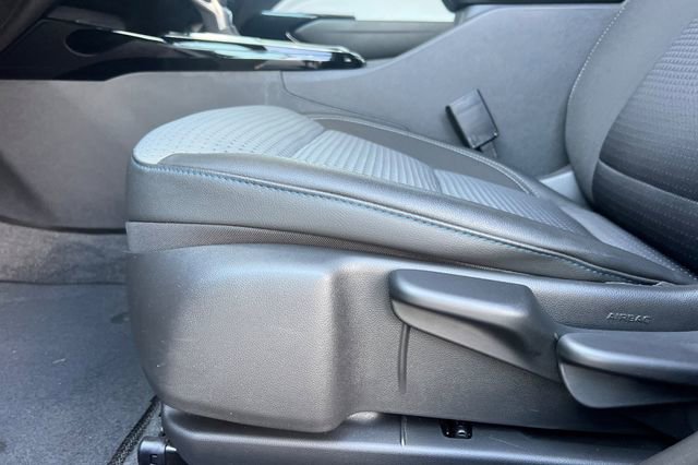 Used 2025 Chevrolet Trax LT w/ LT Convenience Package image 13