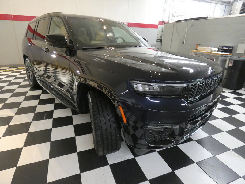 Used 2024 Jeep Grand Cherokee L Summit w/ Advanced Protech Group IV AWD/4WD image 3