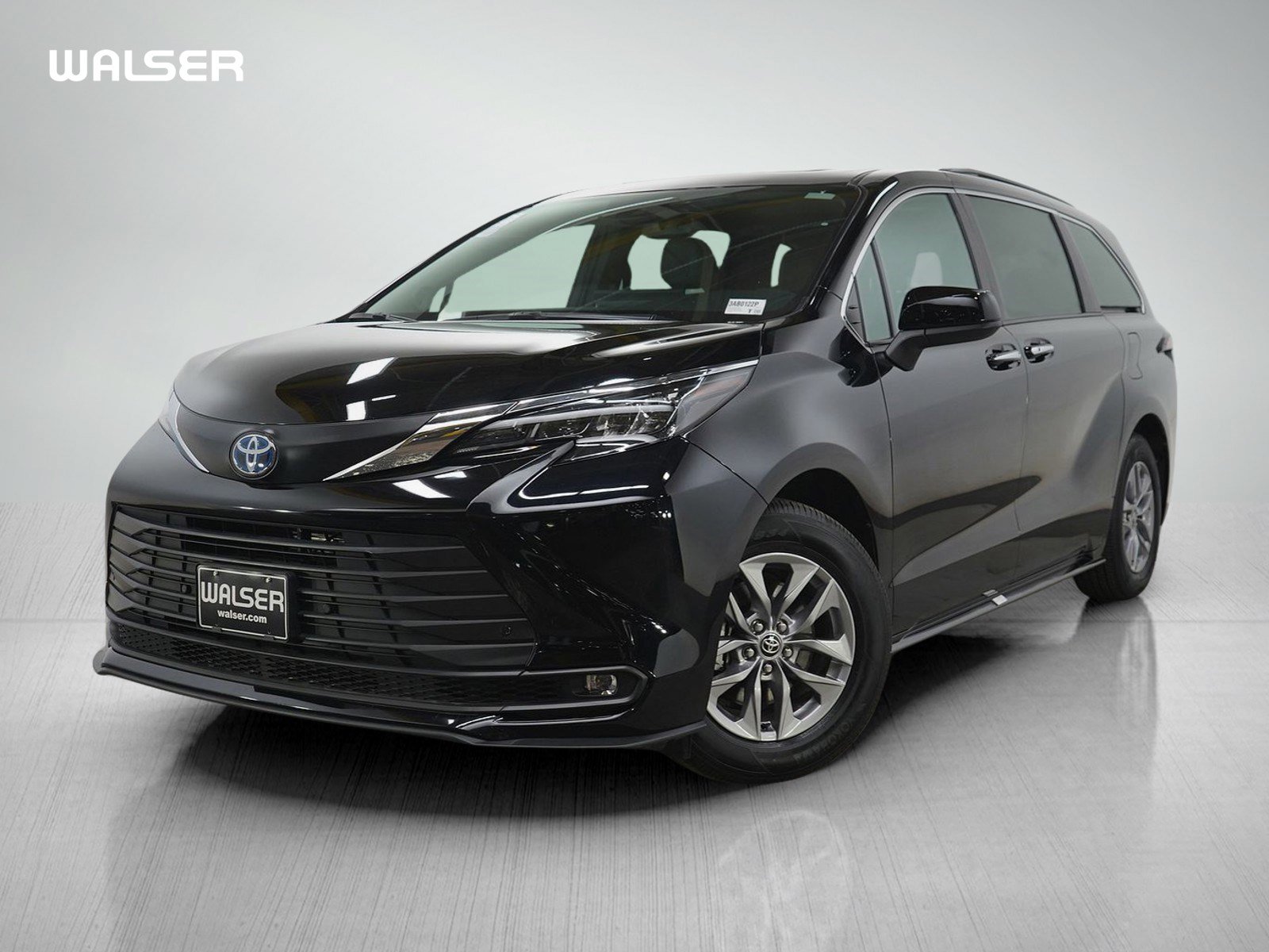 Used 2025 Toyota Sienna XLE w/ XLE Plus Package AWD/4WD image 1