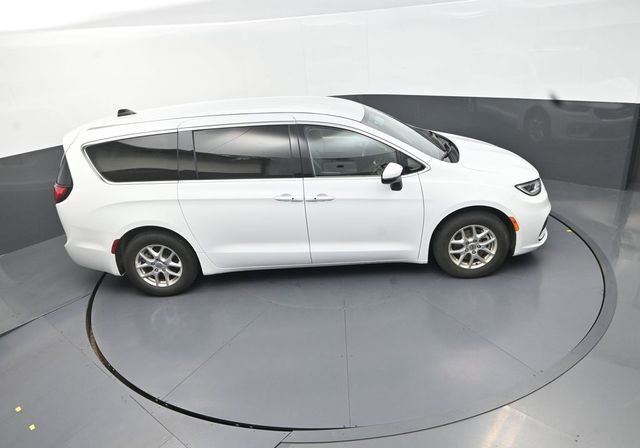 Used 2023 Chrysler Pacifica Touring-L FWD image 20