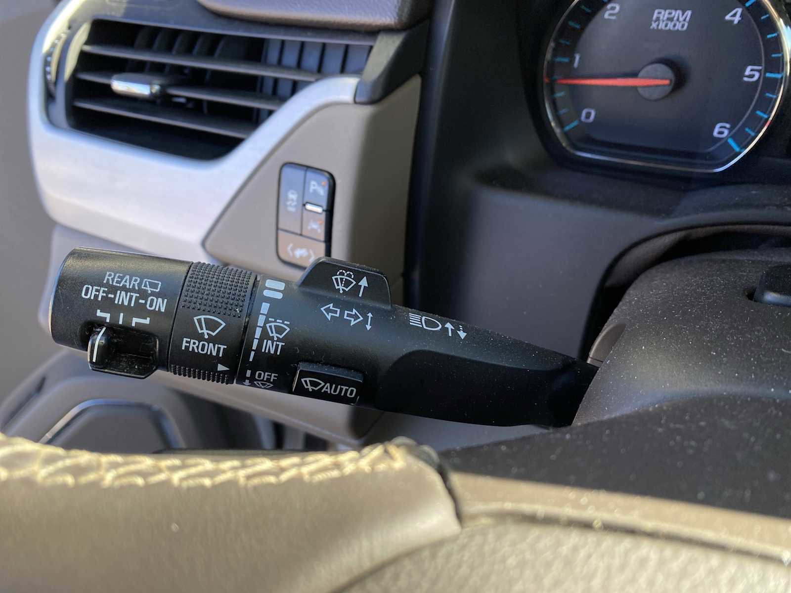 Used 2018 GMC Yukon XL SLT w/ Open Road Package image 23