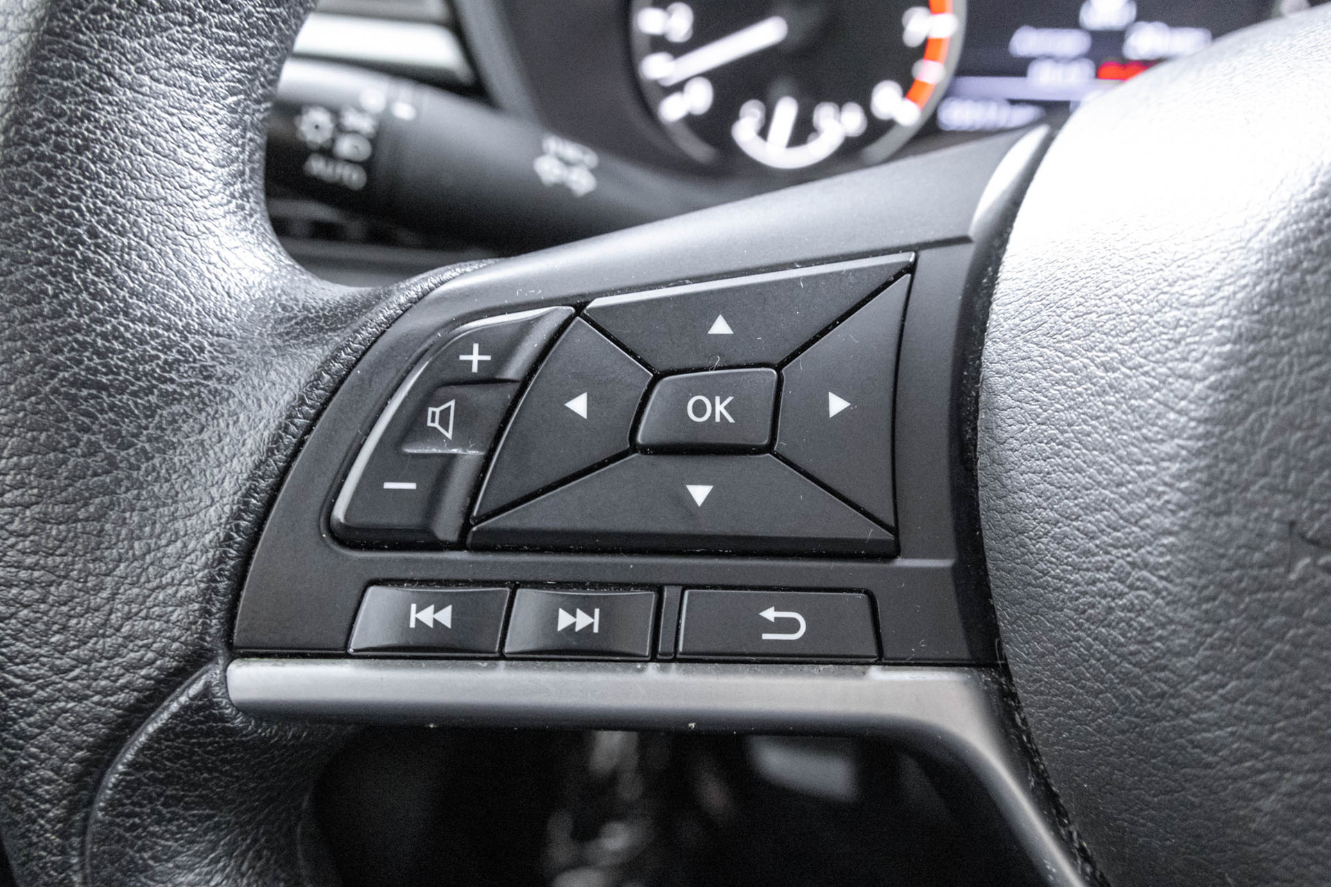 Used 2024 Nissan Altima 2.5 SV FWD image 25