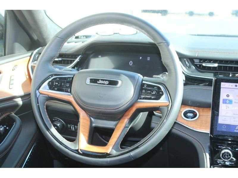 Used 2024 Jeep Grand Cherokee L Summit image 16