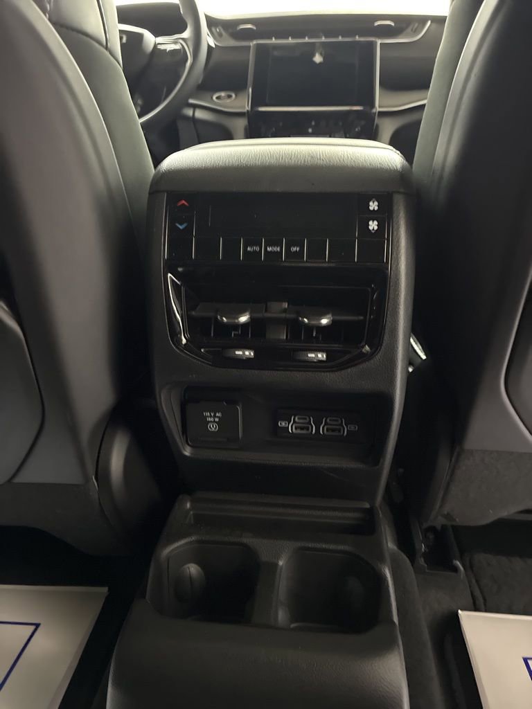 Used 2025 Jeep Grand Cherokee L Altitude image 30