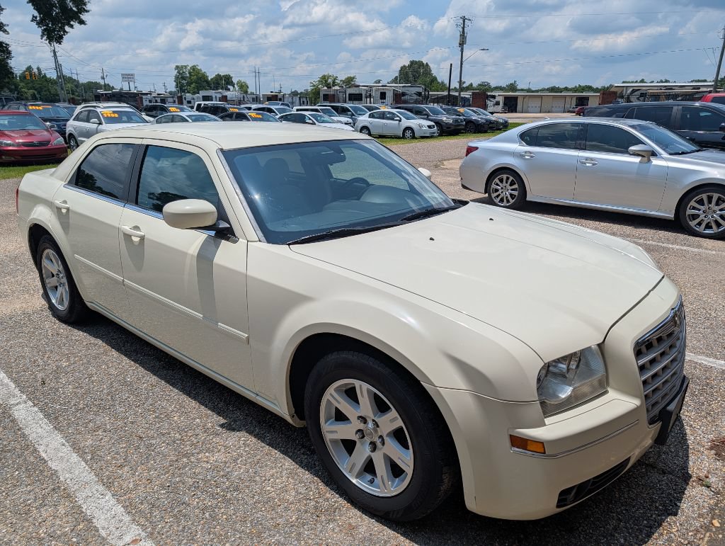 Used 2006 Chrysler 300 Touring w/ Comfort/Convenience Group RWD image 3