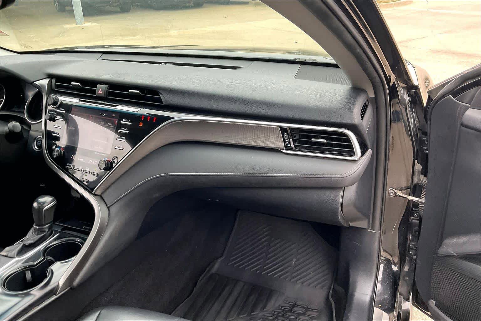 Used 2018 Toyota Camry SE w/ Audio Package FWD image 18