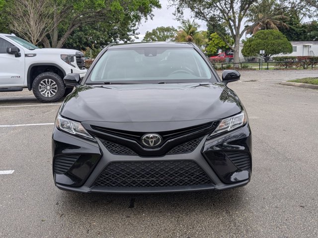 Used 2020 Toyota Camry SE video 2