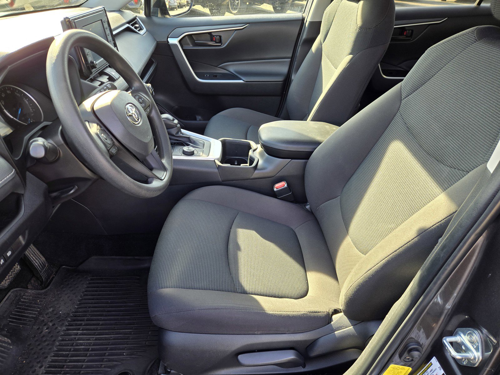 Used 2022 Toyota RAV4 LE image 15