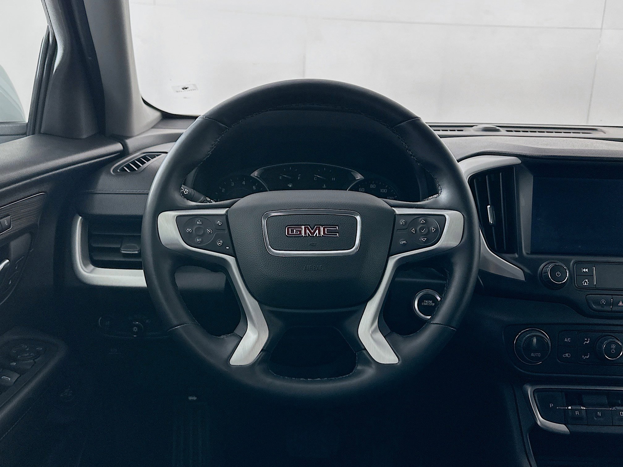 Used 2023 GMC Terrain SLT image 17